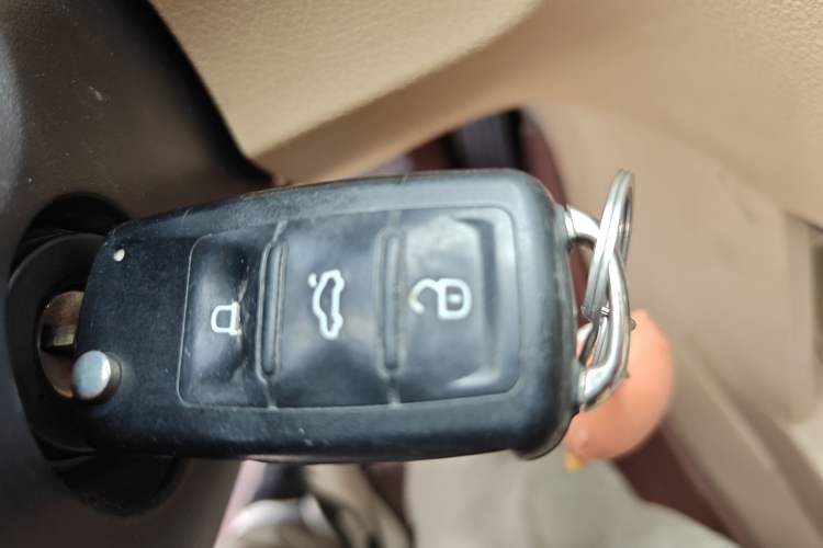 Used Volkswagen Touran 2011 1.4T DSG ZhiZhen Edition 5 Seats Vehicle Key