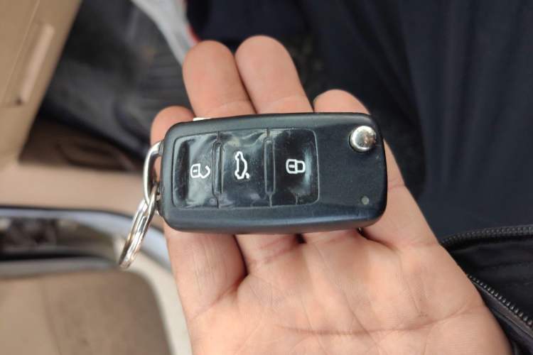 Used Volkswagen Touran 2011 1.4T DSG Zhiya Edition 5 Seats Vehicle Key