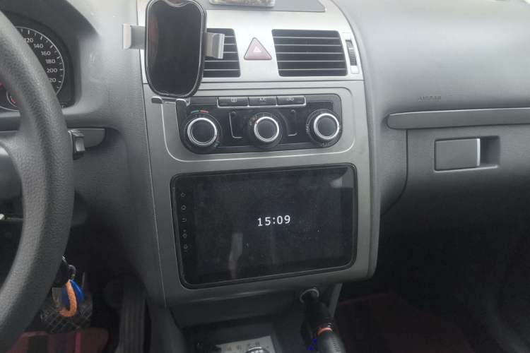 Used Volkswagen Touran 2013 1.4T DSG Comfort Edition 5-Seater Audio And AC Panel