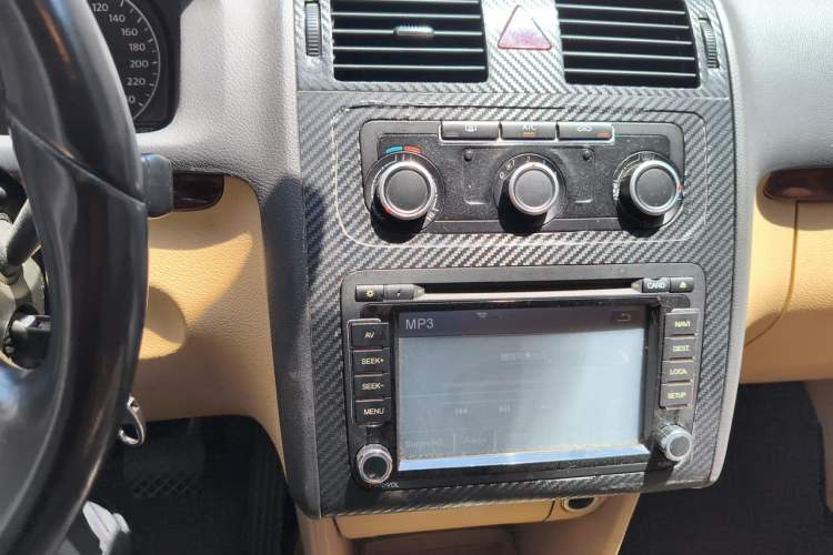 Used Volkswagen Touran 2013 1.4T DSG Smart Edition 5-seater Audio And AC Panel