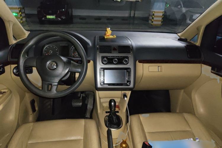 Used Volkswagen Touran 2013 1.4T DSG Comfort Edition 5-Seater Center Console