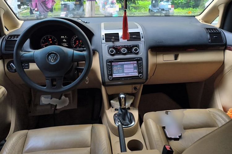 Used Volkswagen Touran 2013 1.4T DSG Comfort Edition 5-Seater Center Console