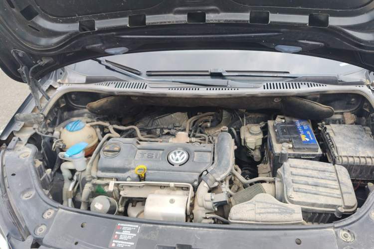 Used Volkswagen Touran 2013 1.4T Manual Fashion Edition 5 Seats Engine Bay