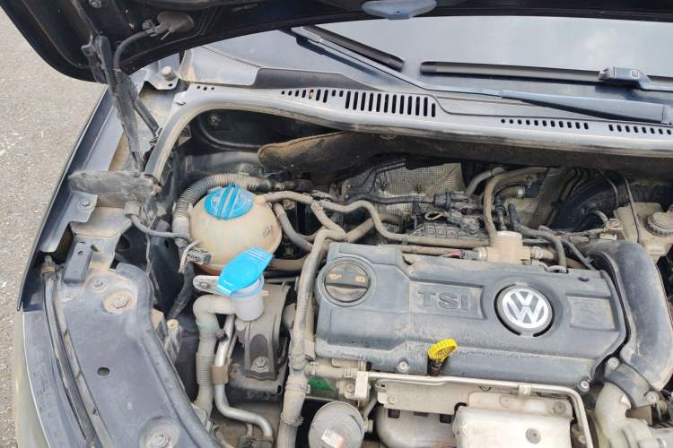 Used Volkswagen Touran 2013 1.4T Manual Fashion Edition 5 Seats Engine Bay Right
