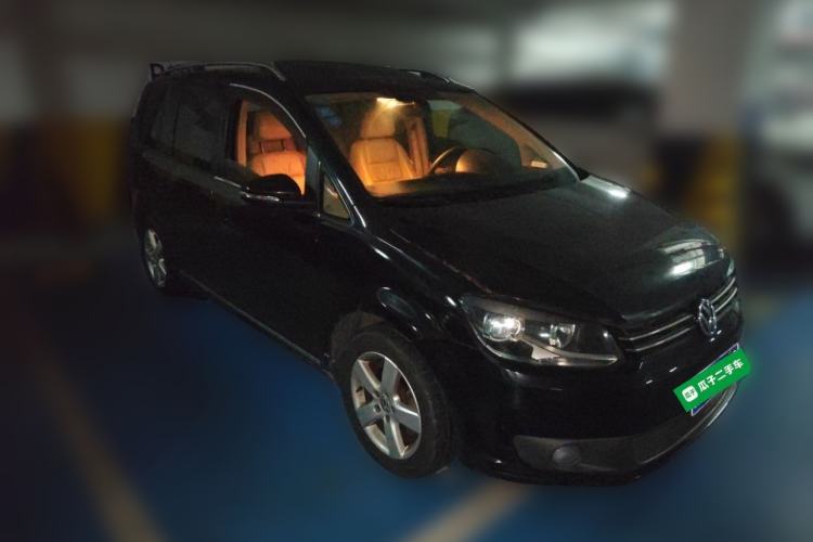 Used Volkswagen Touran 2013 1.4T Manual Comfort Edition 5-Seater Front Right 45 Deg