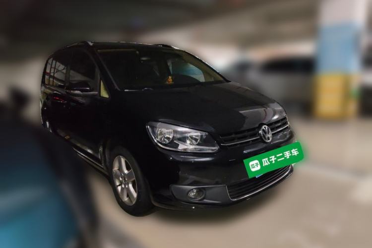Used Volkswagen Touran 2013 1.4T DSG Comfort Edition 5-Seater Front Right 45 Deg