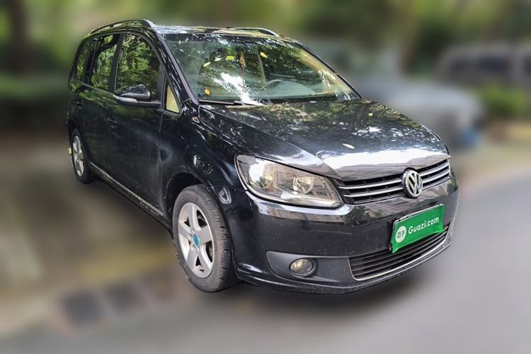 Used Volkswagen Touran 2013 1.4T DSG Comfort Edition 5-Seater Front Right 45 Deg