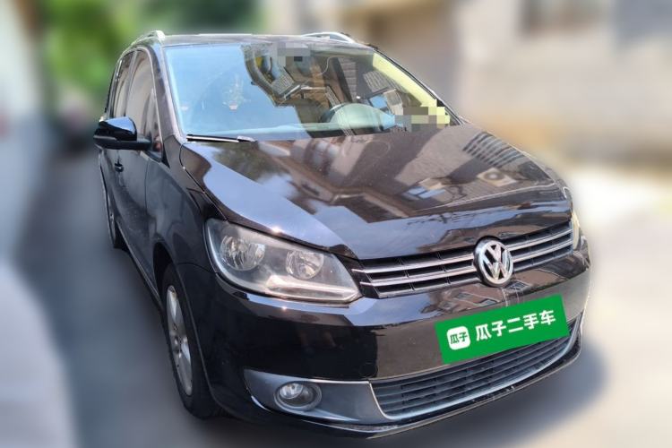 Used Volkswagen Touran 2013 1.4T DSG Smart Edition 5-seater Front Right 45 Deg