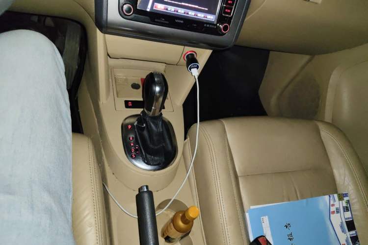 Used Volkswagen Touran 2013 1.4T DSG Comfort Edition 5-Seater Gear Lever