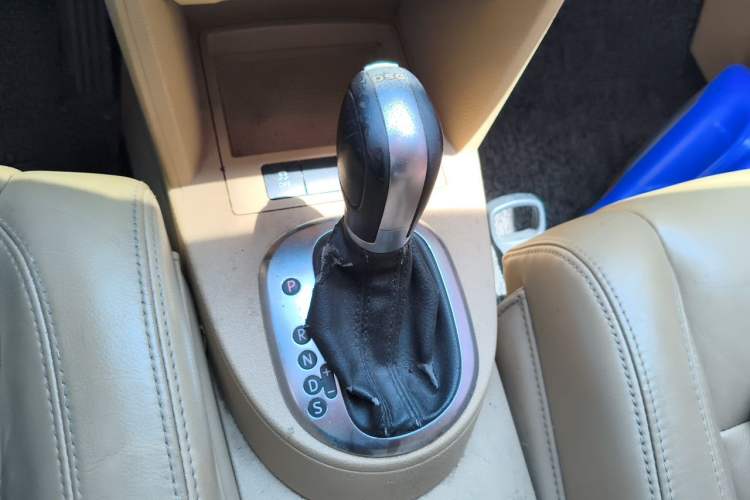 Used Volkswagen Touran 2013 1.4T DSG Smart Edition 5-seater Gear Lever