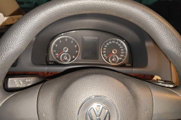Used Volkswagen Touran 2013 1.4T Manual Comfort Edition 5-Seater Instrument Cluster