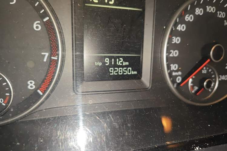 Used Volkswagen Touran 2013 1.4T Manual Comfort Edition 5-Seater Odometer Close Up
