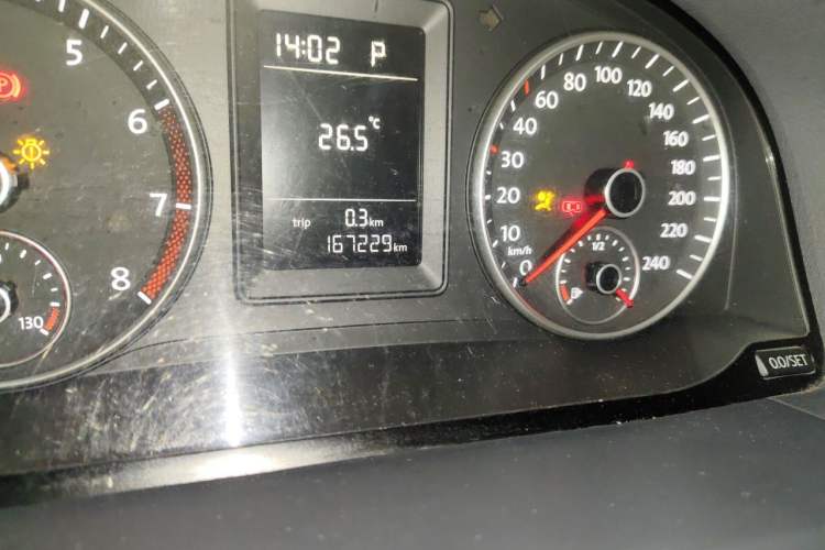Used Volkswagen Touran 2013 1.4T DSG Comfort Edition 5-Seater Odometer Close Up