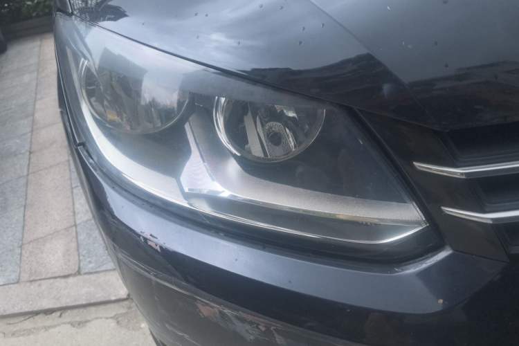 Used Volkswagen Touran 2013 1.4T DSG Comfort Edition 5-Seater Right Front Headlight