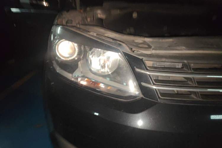 Used Volkswagen Touran 2013 1.4T Manual Comfort Edition 5-Seater Right Front Headlight