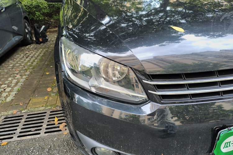 Used Volkswagen Touran 2013 1.4T DSG Comfort Edition 5-Seater Right Front Headlight