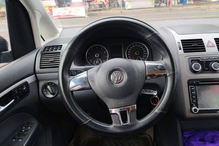 Used Volkswagen Touran 2013 1.4T Manual Fashion Edition 5 Seats Steering Wheel
