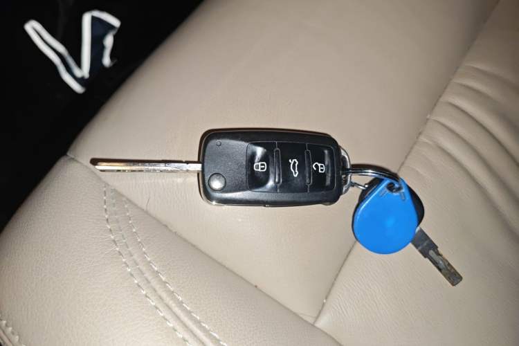 Used Volkswagen Touran 2013 1.4T Manual Comfort Edition 5-Seater Vehicle Key