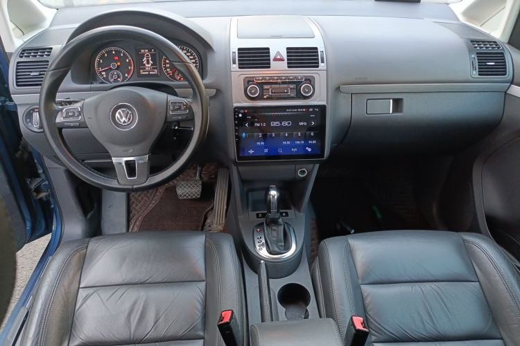 Used Volkswagen Touran 2013 1.4T DSG Crystal Edition 5-Seater Center Console