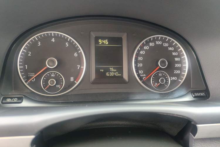 Used Volkswagen Touran 2013 1.4T DSG Comfort Edition 5-Seater Odometer Close Up