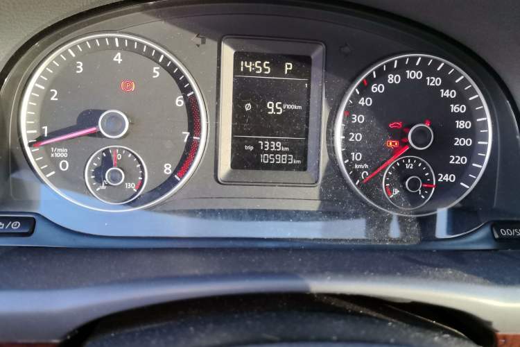 Used Volkswagen Touran 2013 1.4T DSG Comfort Edition 5-Seater Odometer Close Up