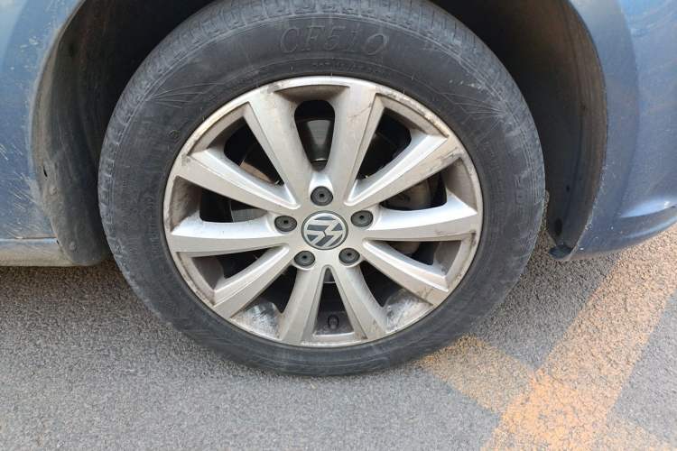 Used Volkswagen Touran 2013 1.4T DSG Crystal Edition 5-Seater Right Front Wheel Hub