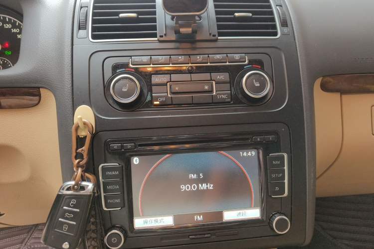 Used Volkswagen Touran 2013 1.4T DSG Crystal Edition 5-Seater Audio And AC Panel