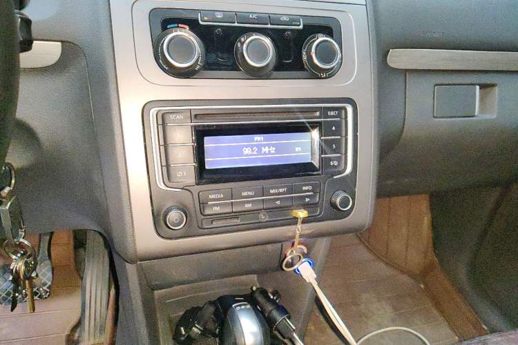 Used Volkswagen Touran 2013 1.4T DSG Comfort Edition 5-Seater Audio And AC Panel