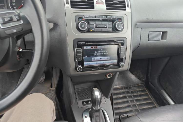 Used Volkswagen Touran 2013 1.4T DSG Crystal Edition 5-Seater Audio And AC Panel