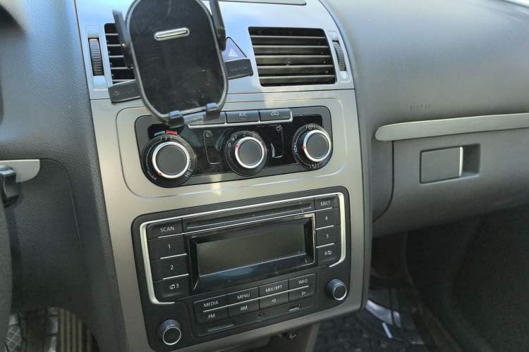 Used Volkswagen Touran 2013 1.4T Manual Comfort Edition 5-Seater Audio And AC Panel