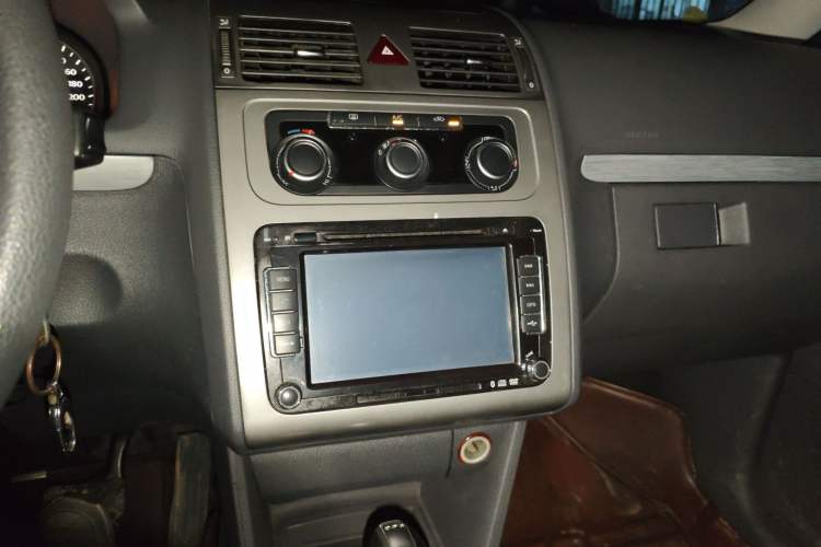 Used Volkswagen Touran 2013 1.4T DSG Comfort Edition 5-Seater Audio And AC Panel