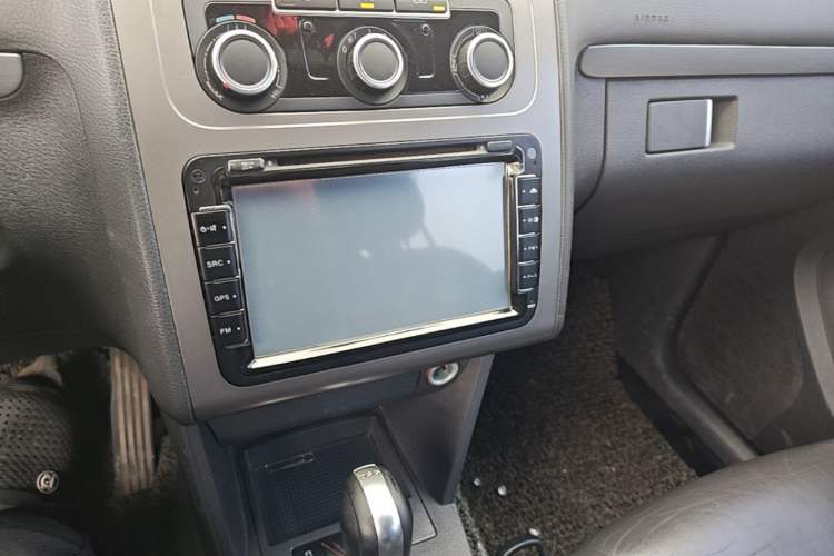 Used Volkswagen Touran 2013 1.4T DSG Comfort Edition 5-Seater Audio And AC Panel