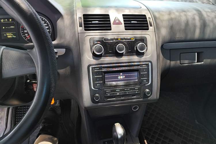 Used Volkswagen Touran 2013 1.4T DSG Comfort Edition 5-Seater Audio And AC Panel