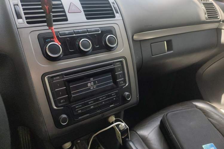 Used Volkswagen Touran 2013 1.4T Manual Comfort Edition 5-Seater Audio And AC Panel