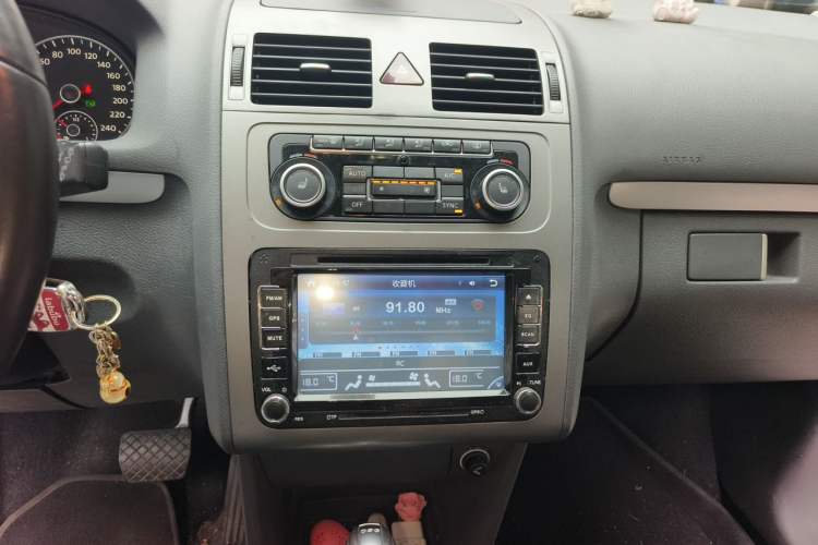 Used Volkswagen Touran 2013 1.4T DSG Smart Edition 5-seater Audio And AC Panel