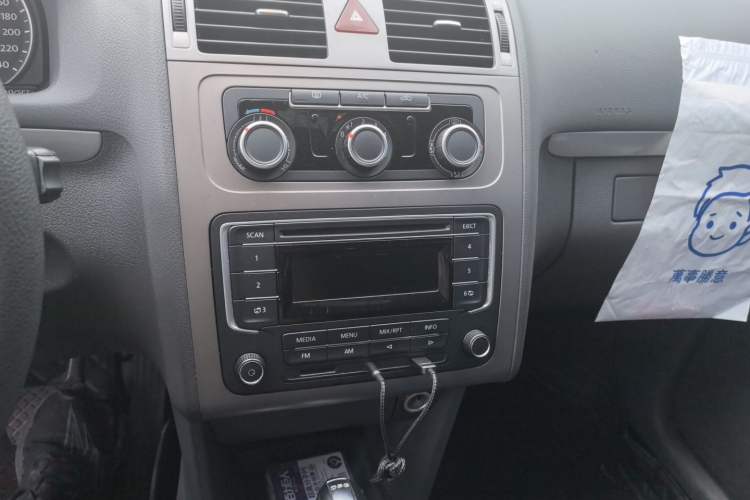 Used Volkswagen Touran 2013 1.4T DSG Comfort Edition 5-Seater Audio And AC Panel