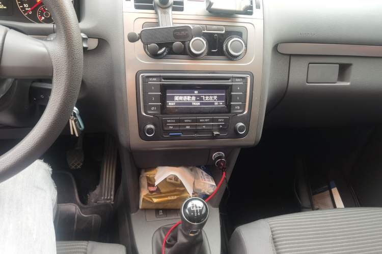 Used Volkswagen Touran 2013 1.4T Manual Fashion Edition 5 Seats Audio And AC Panel