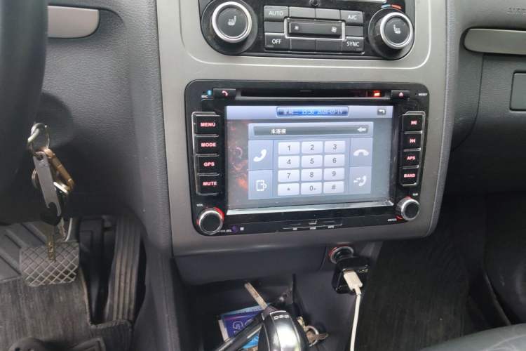 Used Volkswagen Touran 2013 1.4T DSG Smart Edition 7-Seater Audio And AC Panel