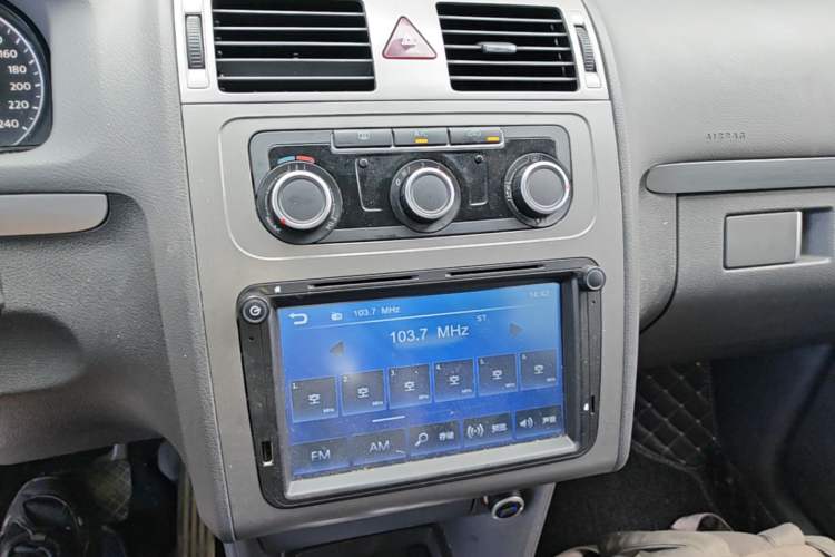 Used Volkswagen Touran 2013 1.4T DSG Comfort Edition 5-Seater Audio And AC Panel