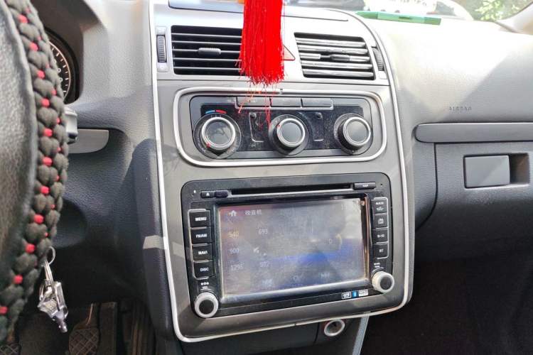 Used Volkswagen Touran 2013 1.4T Manual Fashion Edition 5 Seats Audio And AC Panel
