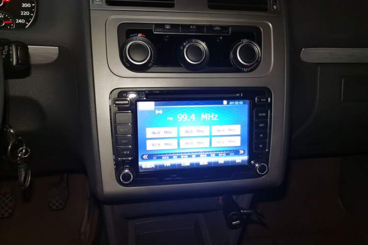 Used Volkswagen Touran 2013 1.4T Manual Fashion Edition 5 Seats Audio And AC Panel