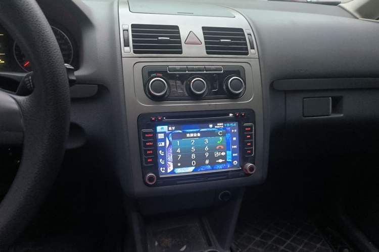 Used Volkswagen Touran 2013 1.4T Manual Comfort Edition 5-Seater Audio And AC Panel