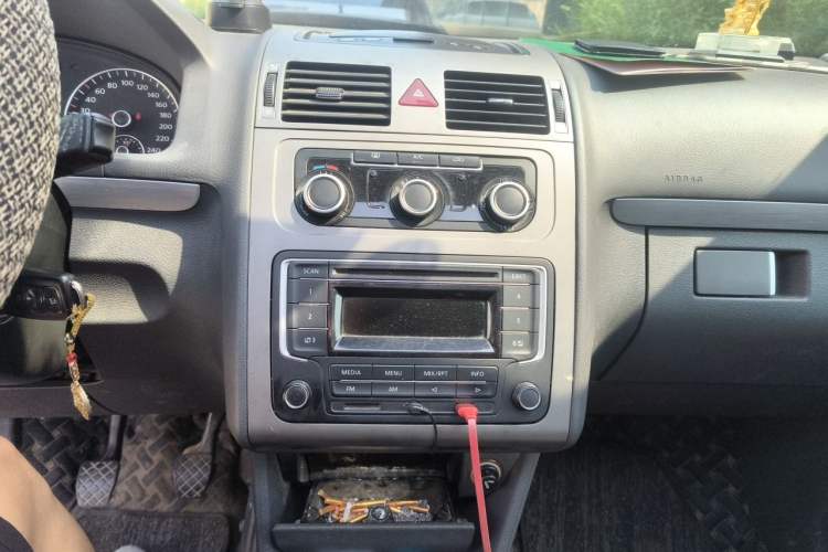 Used Volkswagen Touran 2013 1.4T Manual Comfort Edition 5-Seater Audio And AC Panel