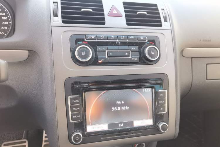 Used Volkswagen Touran 2013 1.4T DSG Crystal Edition 5-Seater Audio And AC Panel