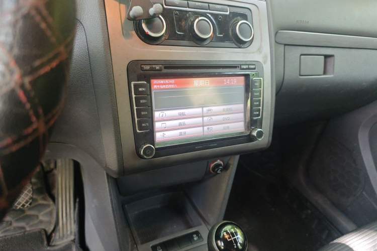 Used Volkswagen Touran 2013 1.4T Manual Fashion Edition 5 Seats Audio And AC Panel