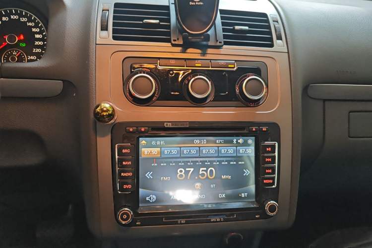 Used Volkswagen Touran 2013 1.4T DSG Comfort Edition 5-Seater Audio And AC Panel