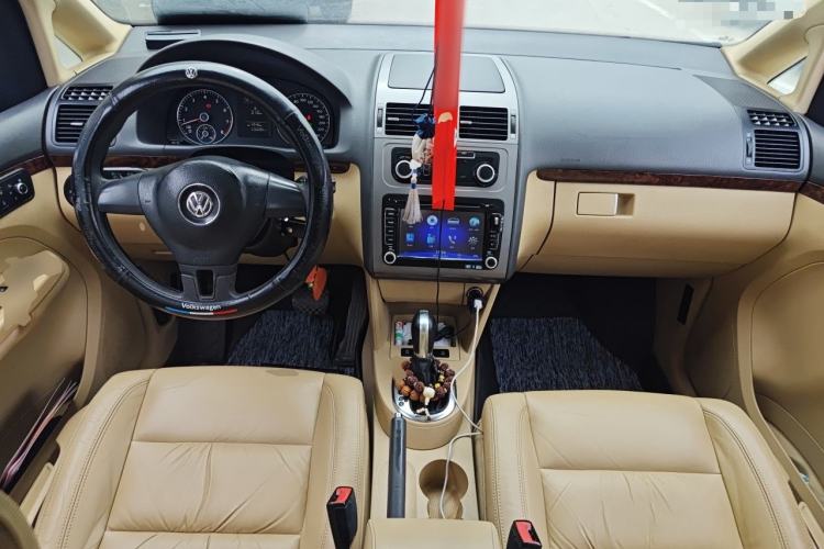 Used Volkswagen Touran 2013 1.4T DSG Comfort Edition 5-Seater Center Console