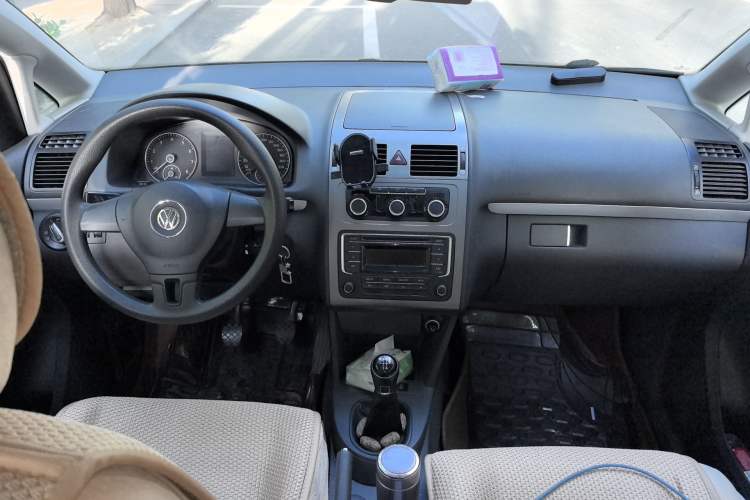 Used Volkswagen Touran 2013 1.4T Manual Comfort Edition 5-Seater Center Console