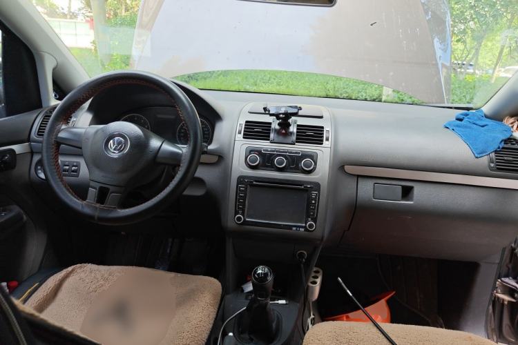 Used Volkswagen Touran 2013 1.4T Manual Fashion Edition 5 Seats Center Console