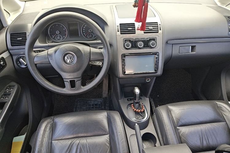 Used Volkswagen Touran 2013 1.4T DSG Comfort Edition 5-Seater Center Console